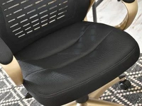 Nowoczesny czarny fotel mesh ze złotymi dodatkami RIND - tkanina MESH